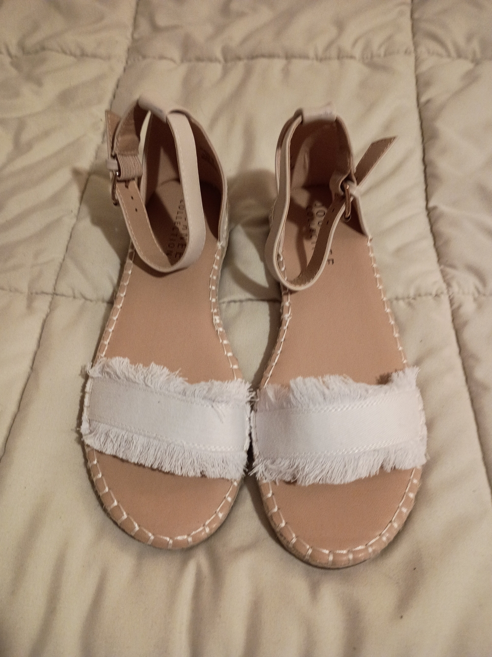 Journee Collection Tristeen Espadrille Fringe Sandals White